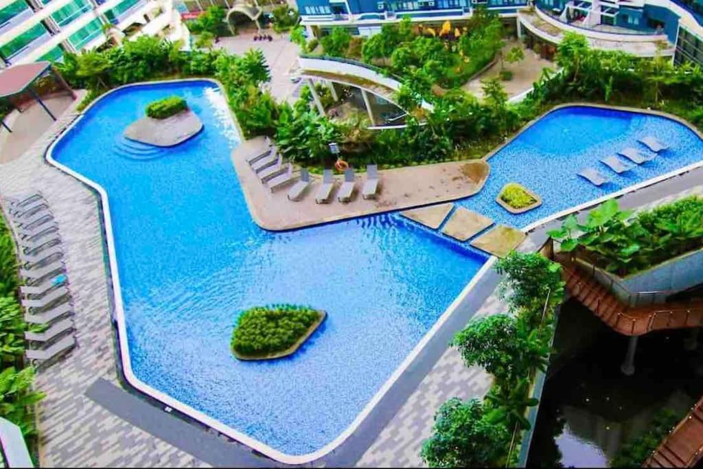 Apartment In Air Residences, Makati With Wifi, Netflix, Pool, Mall And More Manila Esterno foto