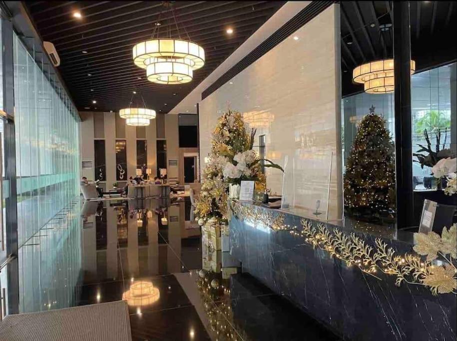 Apartment In Air Residences, Makati With Wifi, Netflix, Pool, Mall And More Manila Esterno foto