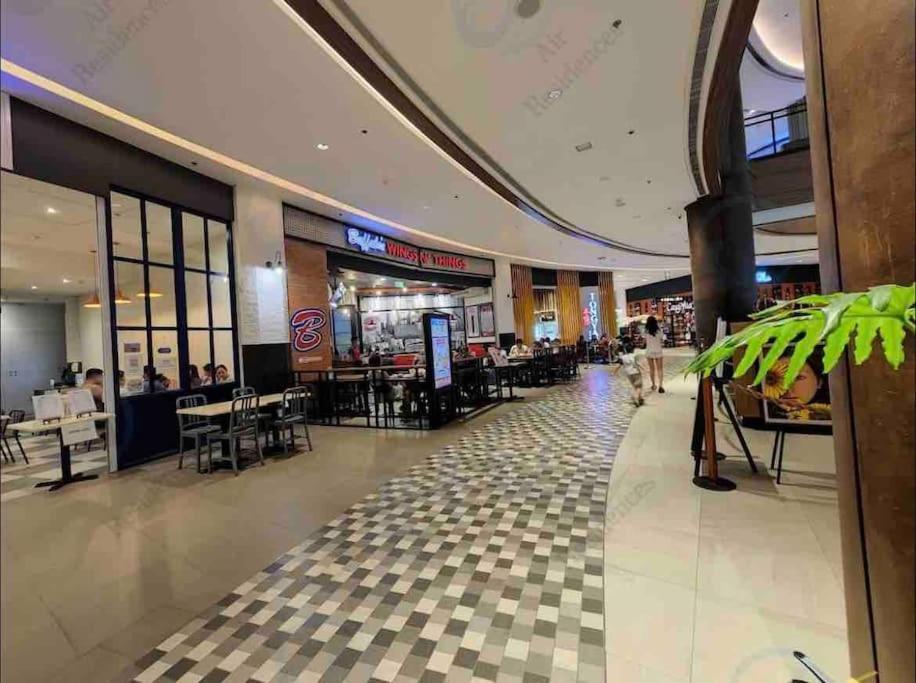 Apartment In Air Residences, Makati With Wifi, Netflix, Pool, Mall And More Manila Esterno foto