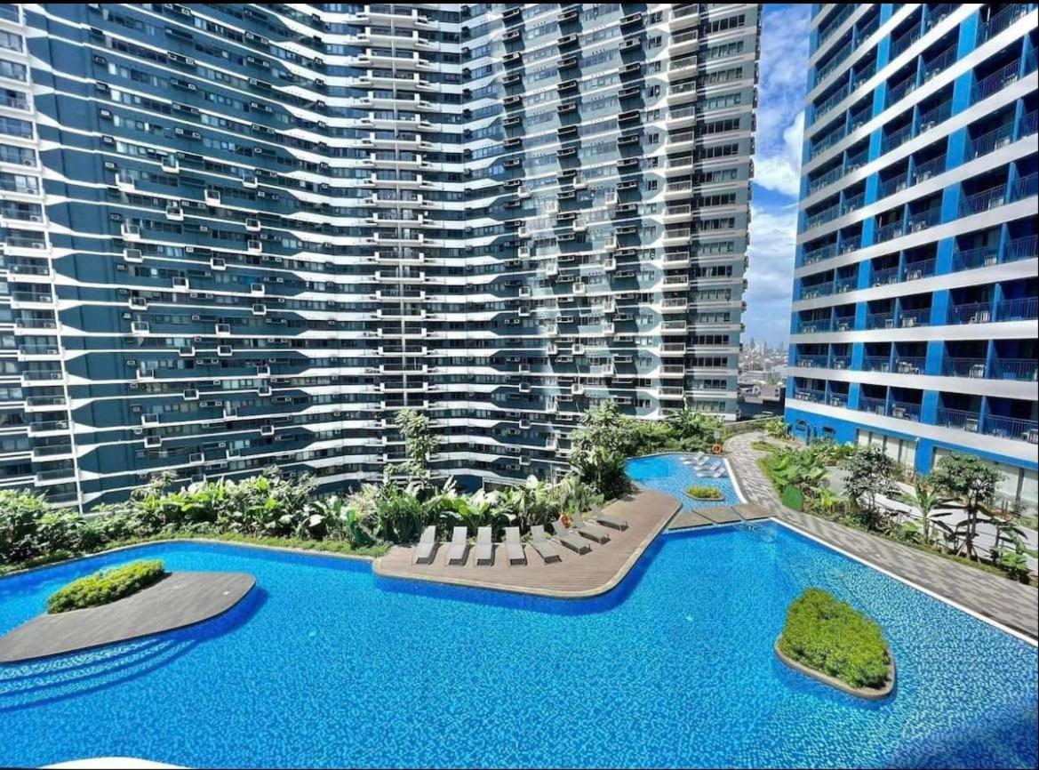 Apartment In Air Residences, Makati With Wifi, Netflix, Pool, Mall And More Manila Esterno foto