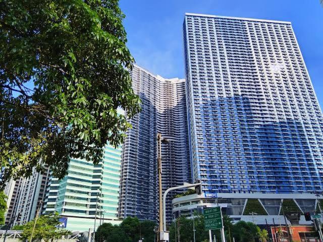 Apartment In Air Residences, Makati With Wifi, Netflix, Pool, Mall And More Manila Esterno foto