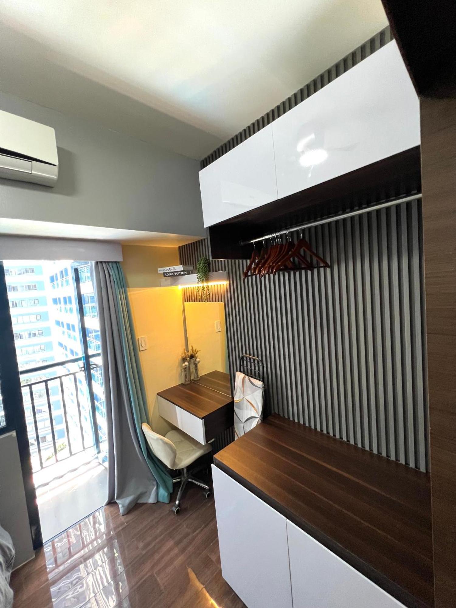 Apartment In Air Residences, Makati With Wifi, Netflix, Pool, Mall And More Manila Esterno foto