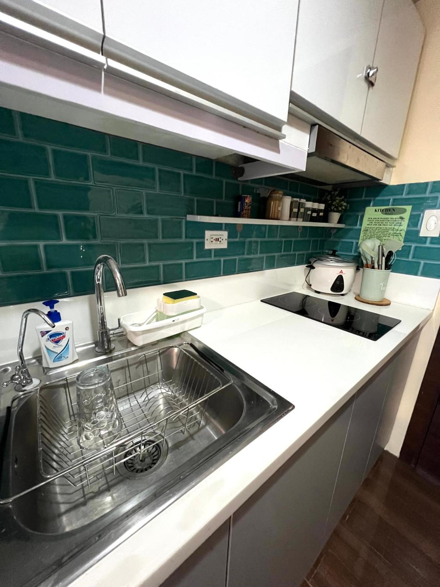 Apartment In Air Residences, Makati With Wifi, Netflix, Pool, Mall And More Manila Esterno foto