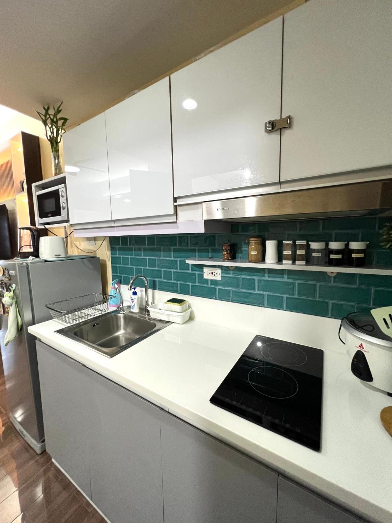 Apartment In Air Residences, Makati With Wifi, Netflix, Pool, Mall And More Manila Esterno foto