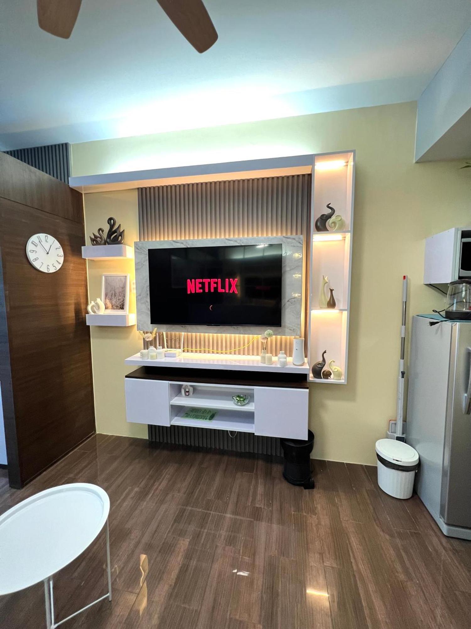 Apartment In Air Residences, Makati With Wifi, Netflix, Pool, Mall And More Manila Esterno foto