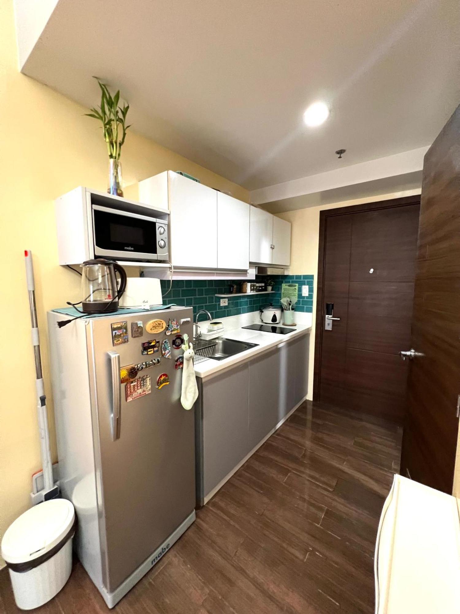 Apartment In Air Residences, Makati With Wifi, Netflix, Pool, Mall And More Manila Esterno foto
