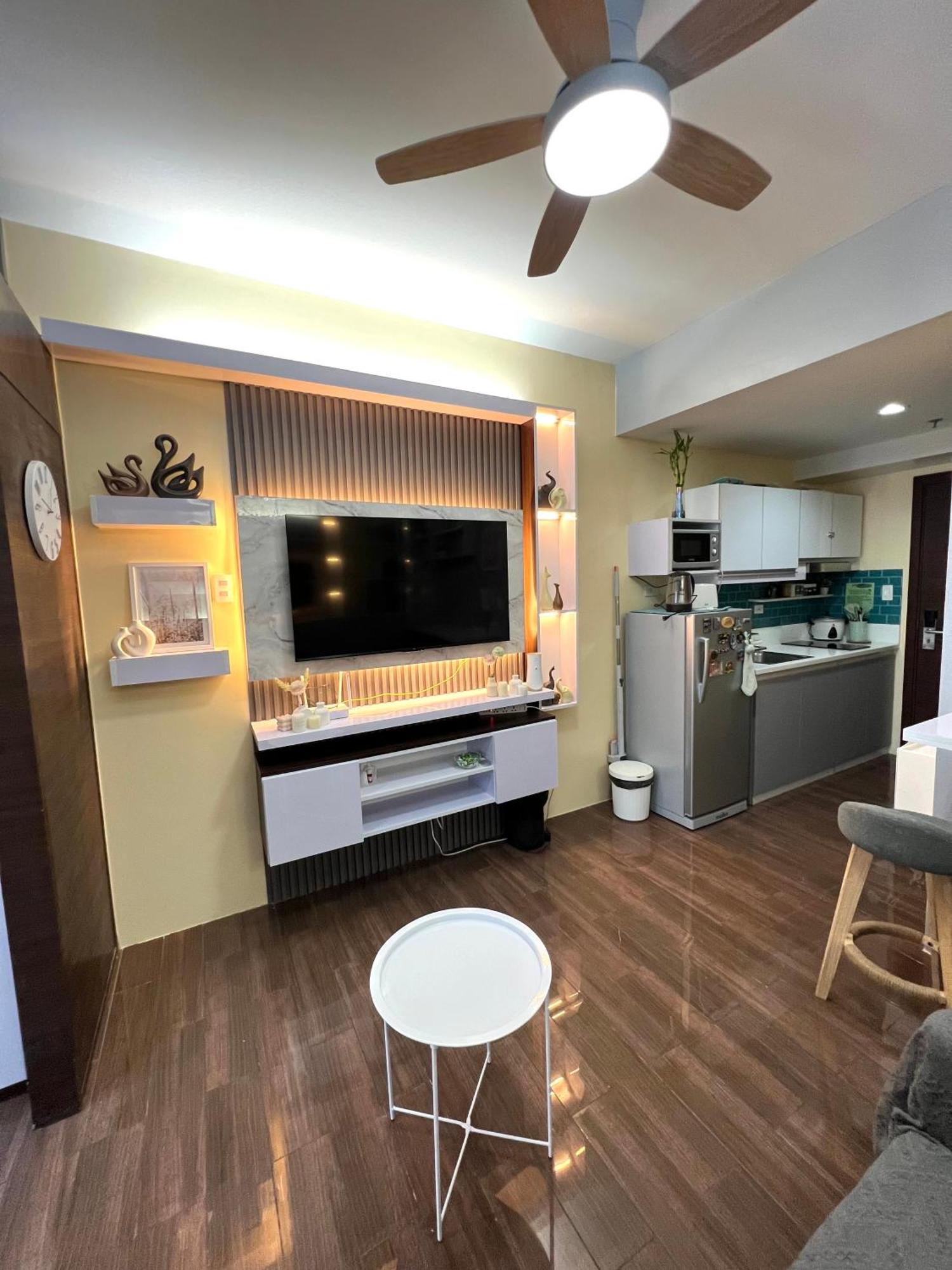 Apartment In Air Residences, Makati With Wifi, Netflix, Pool, Mall And More Manila Esterno foto