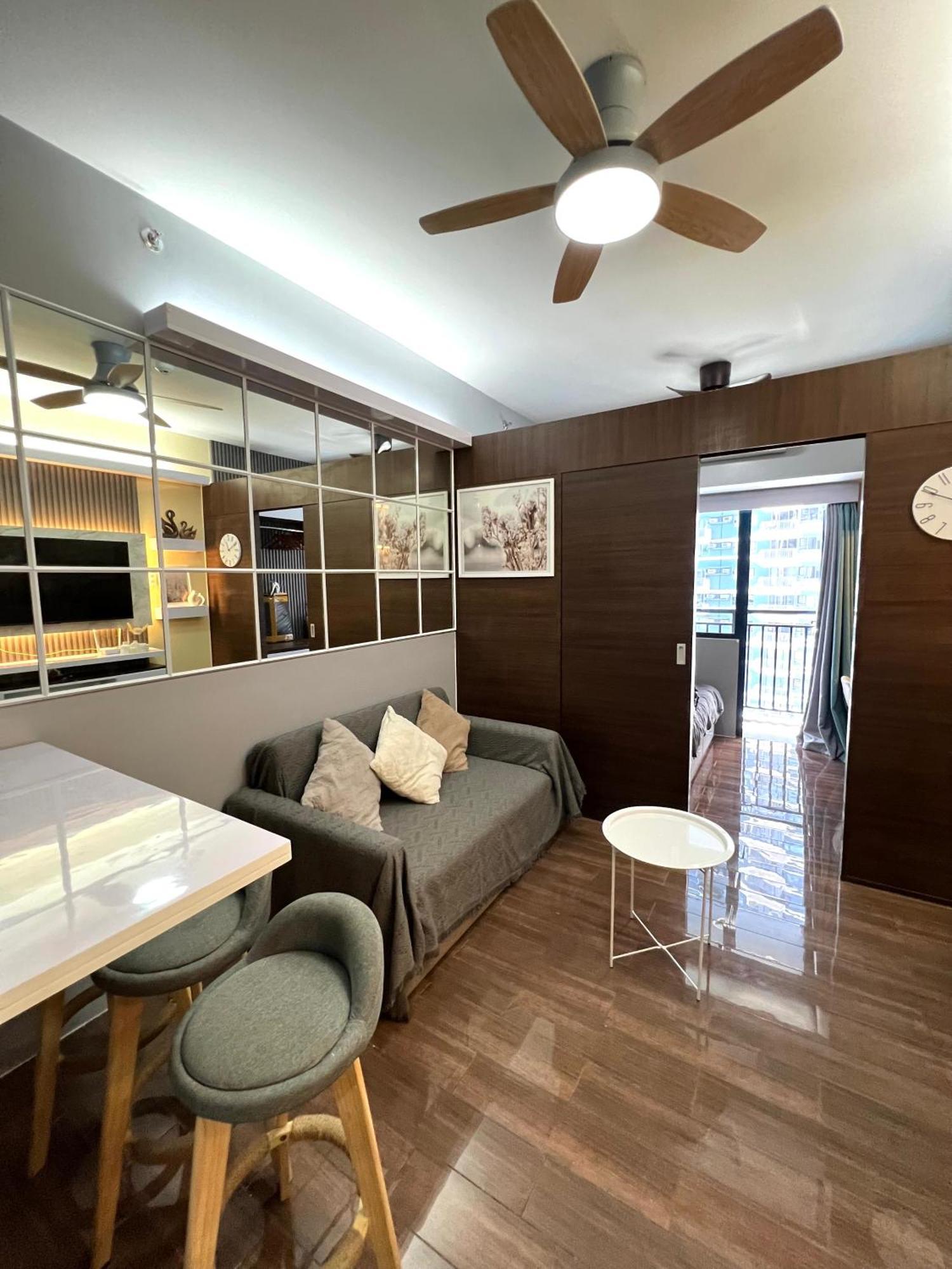 Apartment In Air Residences, Makati With Wifi, Netflix, Pool, Mall And More Manila Esterno foto