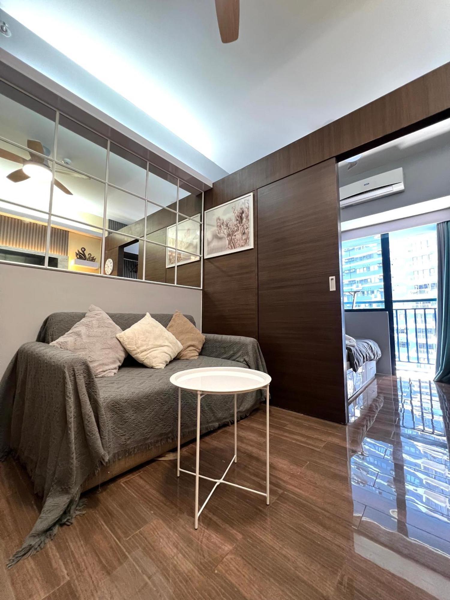 Apartment In Air Residences, Makati With Wifi, Netflix, Pool, Mall And More Manila Esterno foto