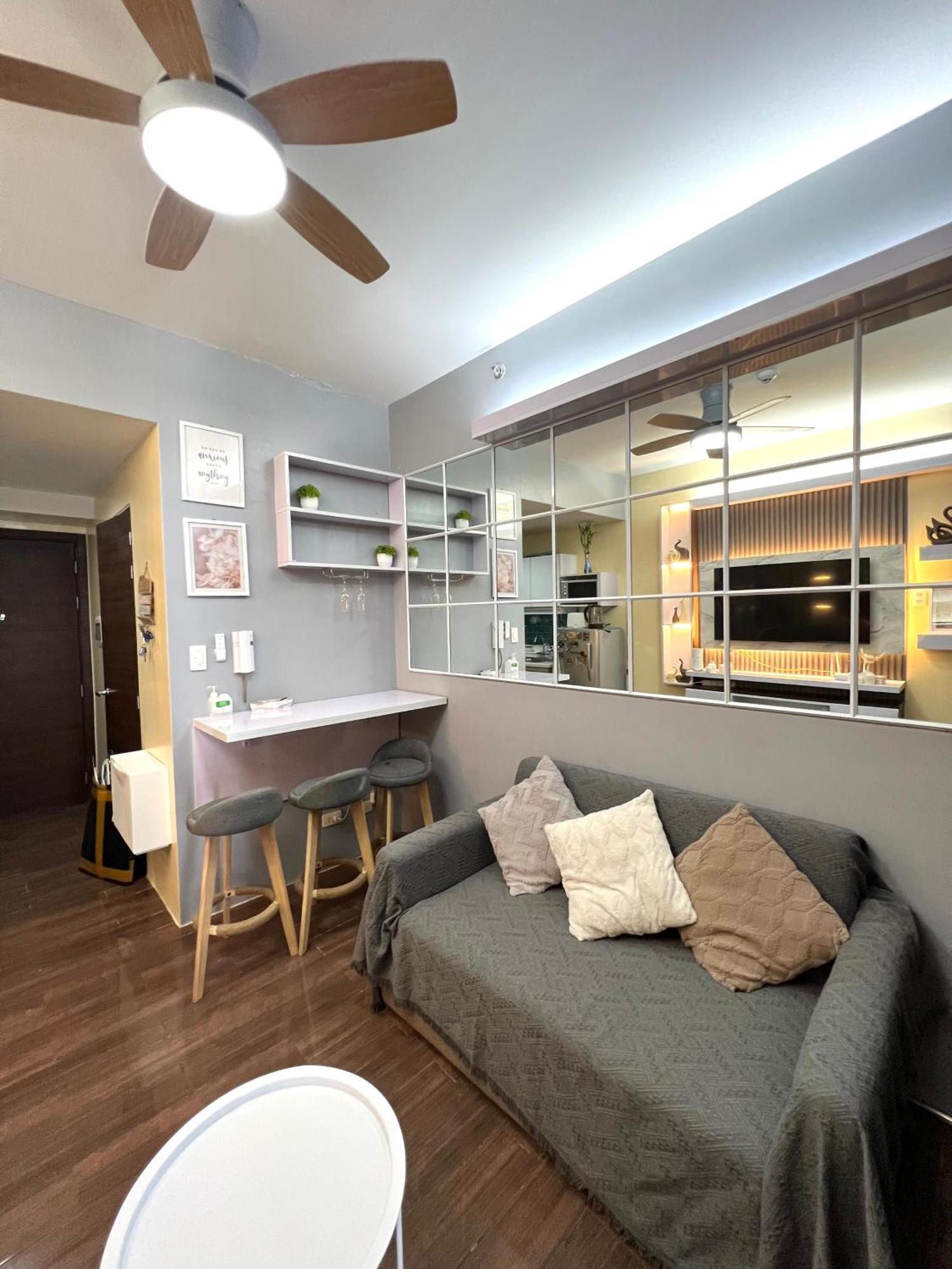 Apartment In Air Residences, Makati With Wifi, Netflix, Pool, Mall And More Manila Esterno foto