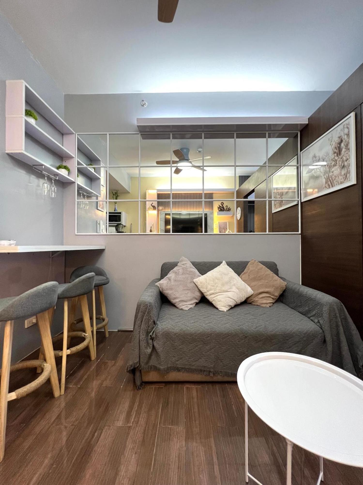 Apartment In Air Residences, Makati With Wifi, Netflix, Pool, Mall And More Manila Esterno foto